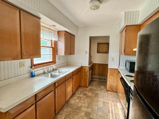 1960 single family home for sale at 508 2nd Street SE in Pelican Rapids, MN — 3 bed, 2 bath (photo 4 of 12)