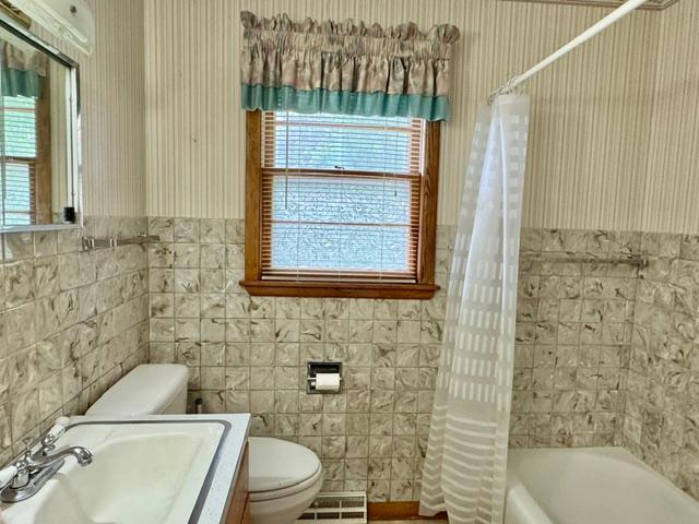 1960 single family home for sale at 508 2nd Street SE in Pelican Rapids, MN — 3 bed, 2 bath (photo 8 of 12)