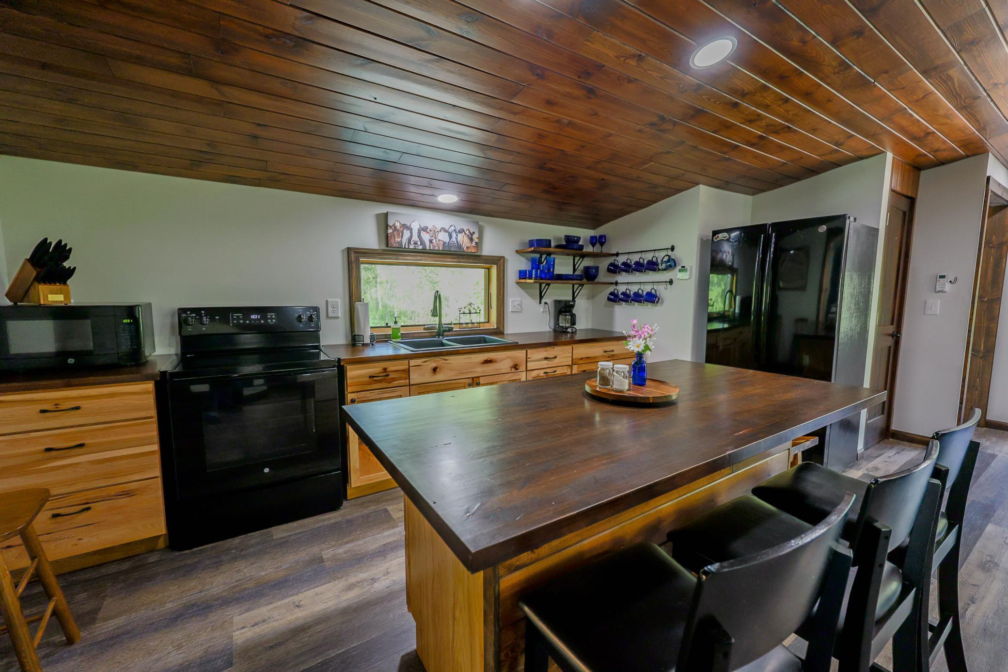 2020 single family home for sale at 19488 County Road 125 in Park Rapids, MN — 1 bed, 1 bath (photo 4 of 25)