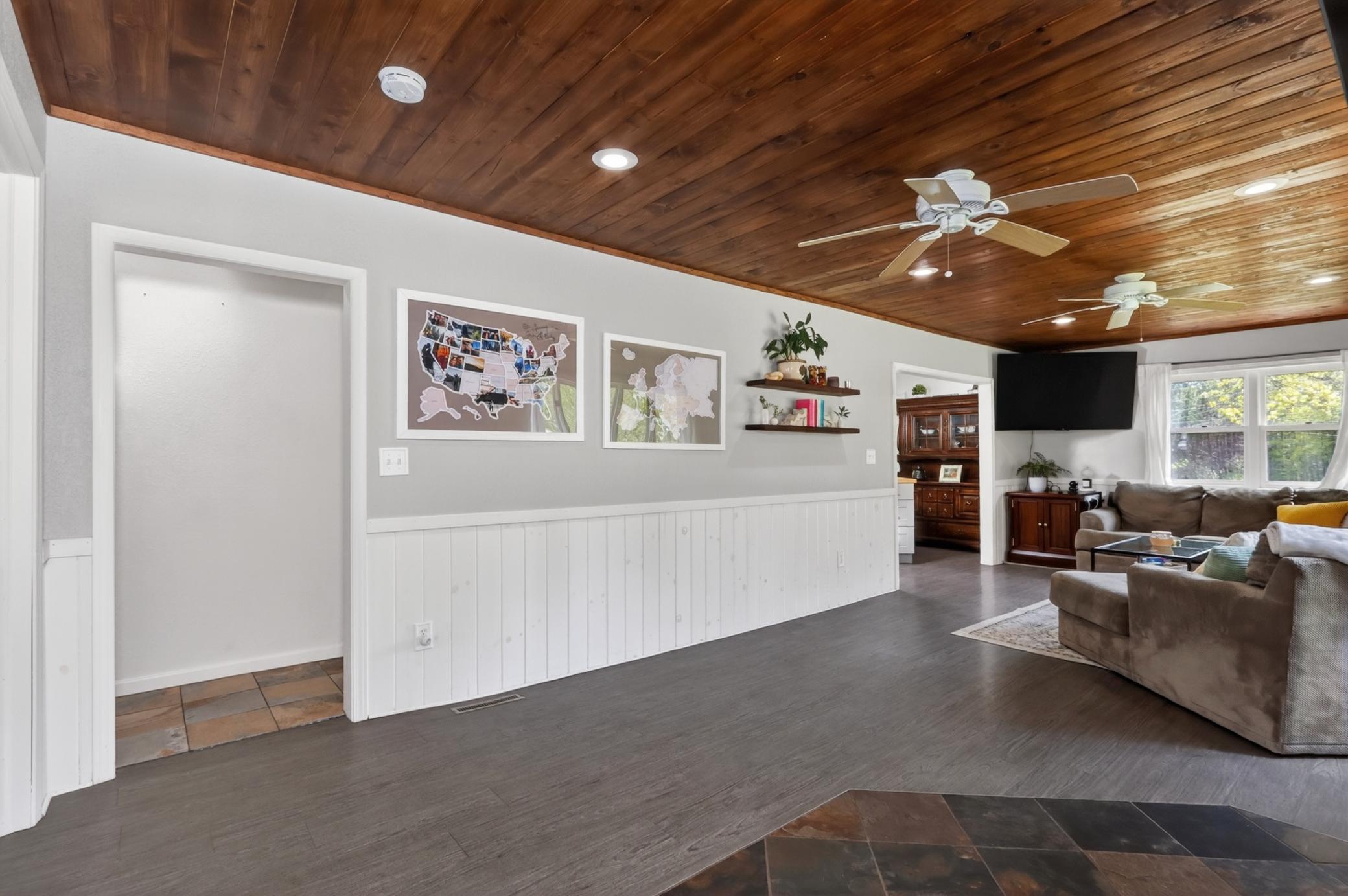 1952 single family home for sale at 21020 River Road in Grand Rapids, MN — 4 bed, 2 bath (photo 4 of 52)