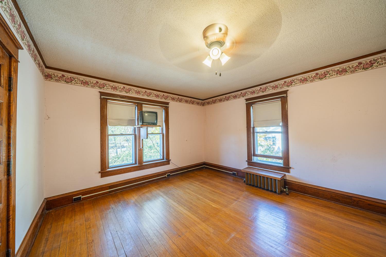 1905 single family home for sale at 1115 Summit Avenue in Detroit Lakes, MN — 5 bed, 3 bath (photo 16 of 41)