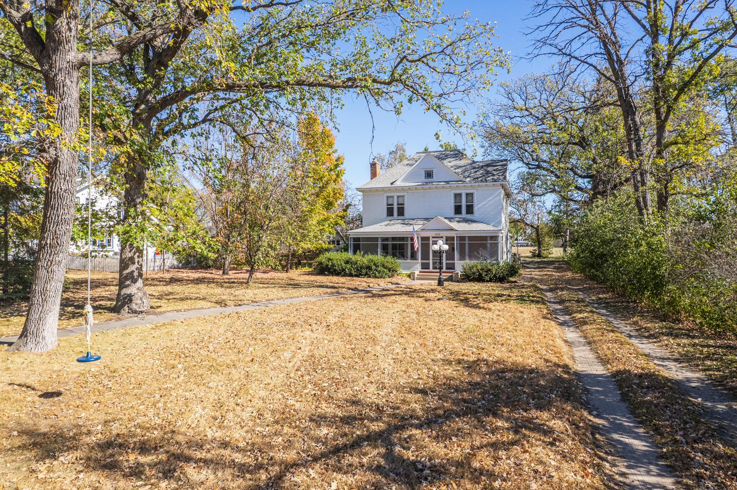 1905 single family home for sale at 1115 Summit Avenue in Detroit Lakes, MN — 5 bed, 3 bath (photo 35 of 41)