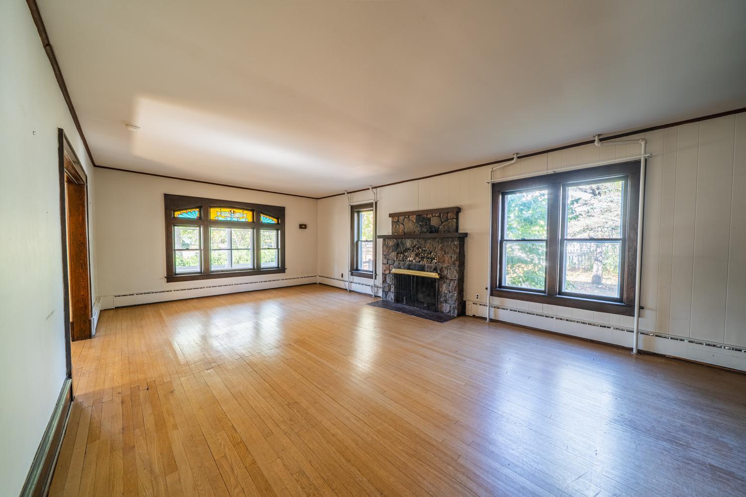 1905 single family home for sale at 1115 Summit Avenue in Detroit Lakes, MN — 5 bed, 3 bath (photo 5 of 41)