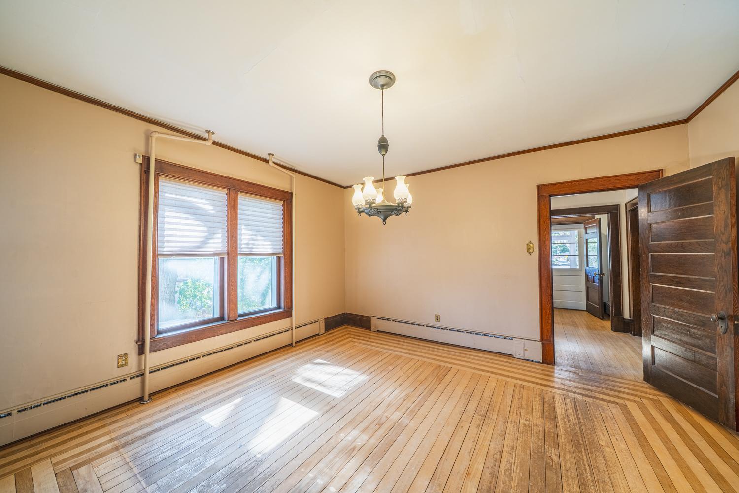 1905 single family home for sale at 1115 Summit Avenue in Detroit Lakes, MN — 5 bed, 3 bath (photo 8 of 41)