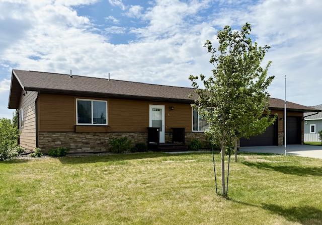 2017 single family home for sale at 822 9th Avenue SW in Perham, MN — 4 bed, 2 bath (photo 2 of 26)