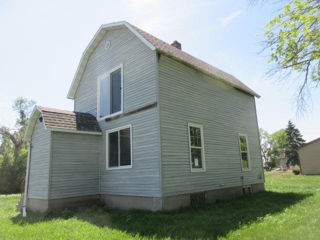 203 4th Street SW, Hillsboro ND 58045 - Photo 2 of 31