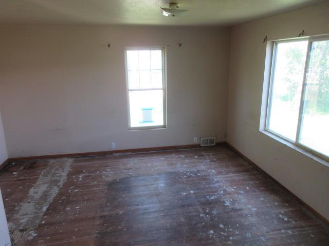 203 4th Street SW, Hillsboro ND 58045 - Photo 19 of 31