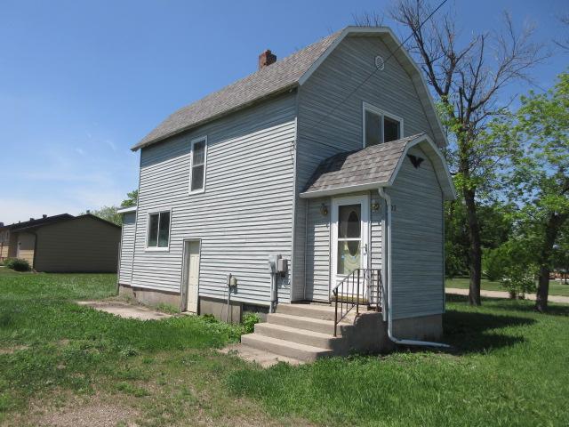 203 4th Street SW, Hillsboro ND 58045 - Photo 3 of 31