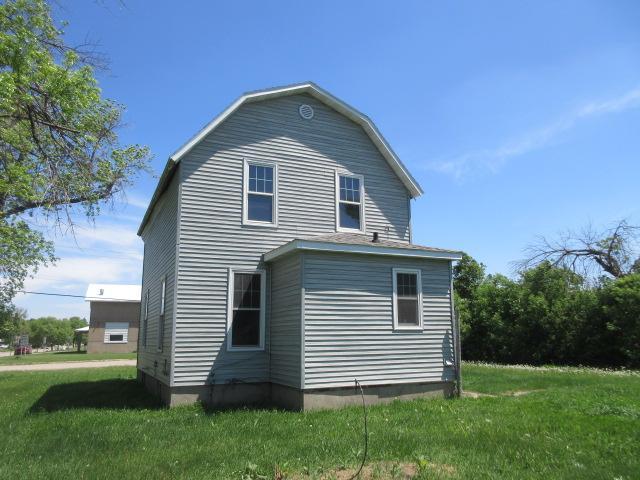 203 4th Street SW, Hillsboro ND 58045 - Photo 5 of 31
