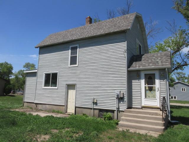 203 4th Street SW, Hillsboro ND 58045 - Photo 7 of 31