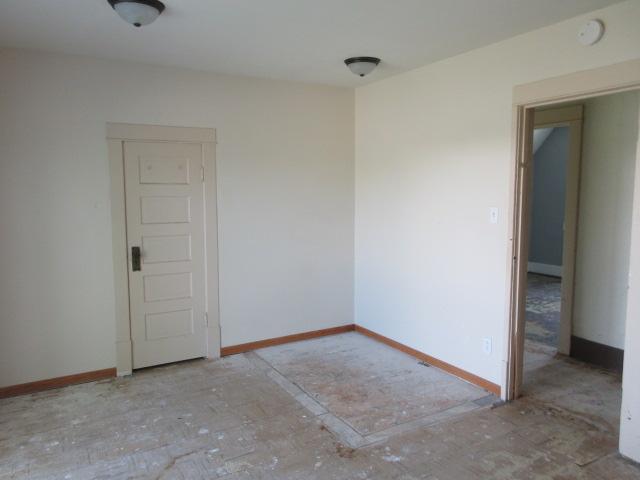 203 4th Street SW, Hillsboro ND 58045 - Photo 8 of 31