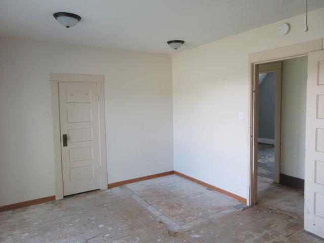 203 4th Street SW, Hillsboro ND 58045 - Photo 9 of 31