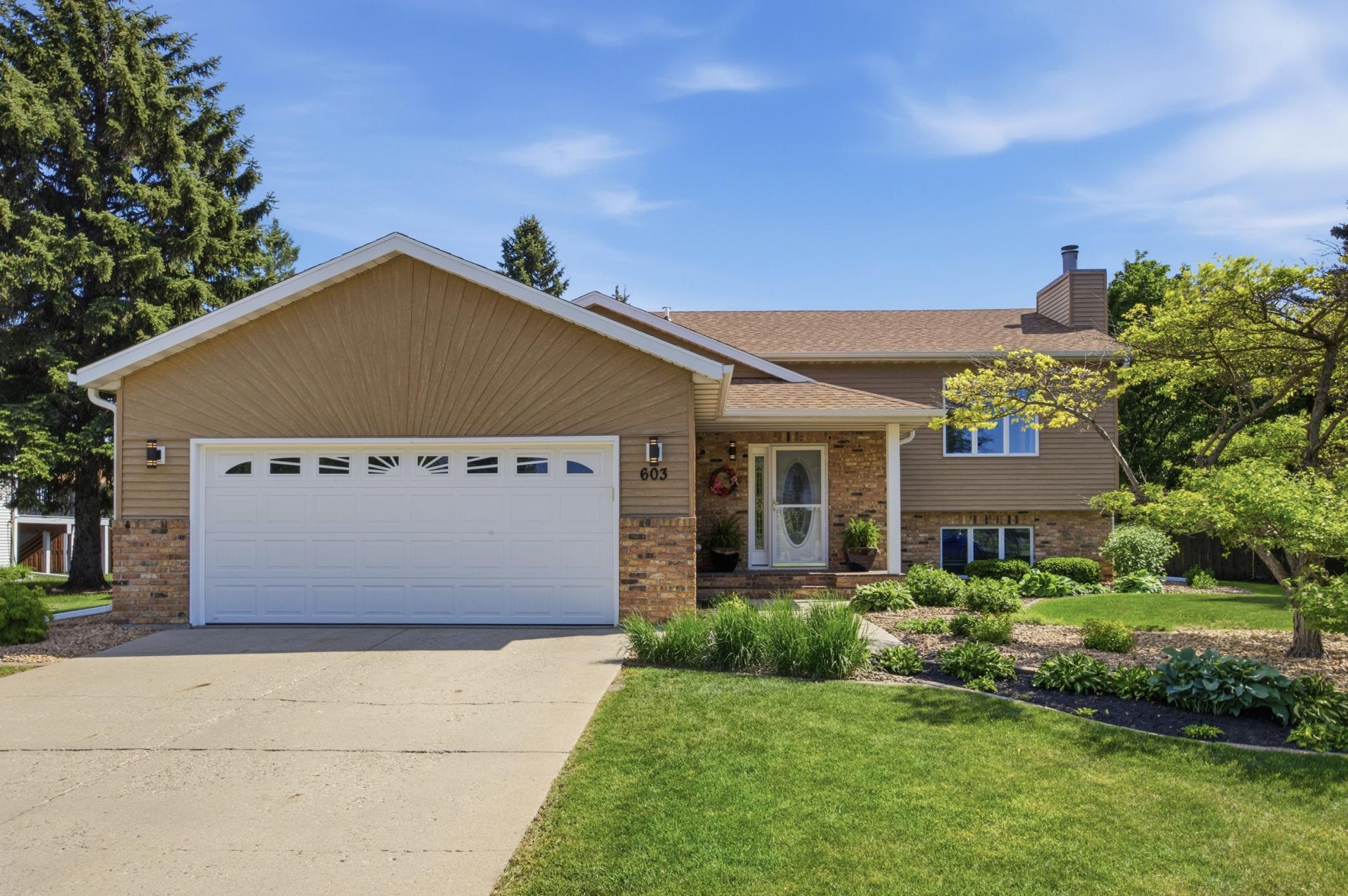 1987 single family home for sale at 603 34th Avenue S in Moorhead, MN — 4 bed, 3 bath