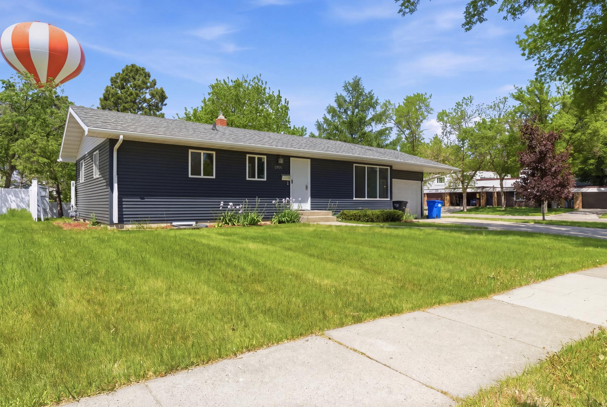 1960 single family home for sale at 2934 10th Street N in Fargo, ND — 4 bed, 2 bath (photo 2 of 53)