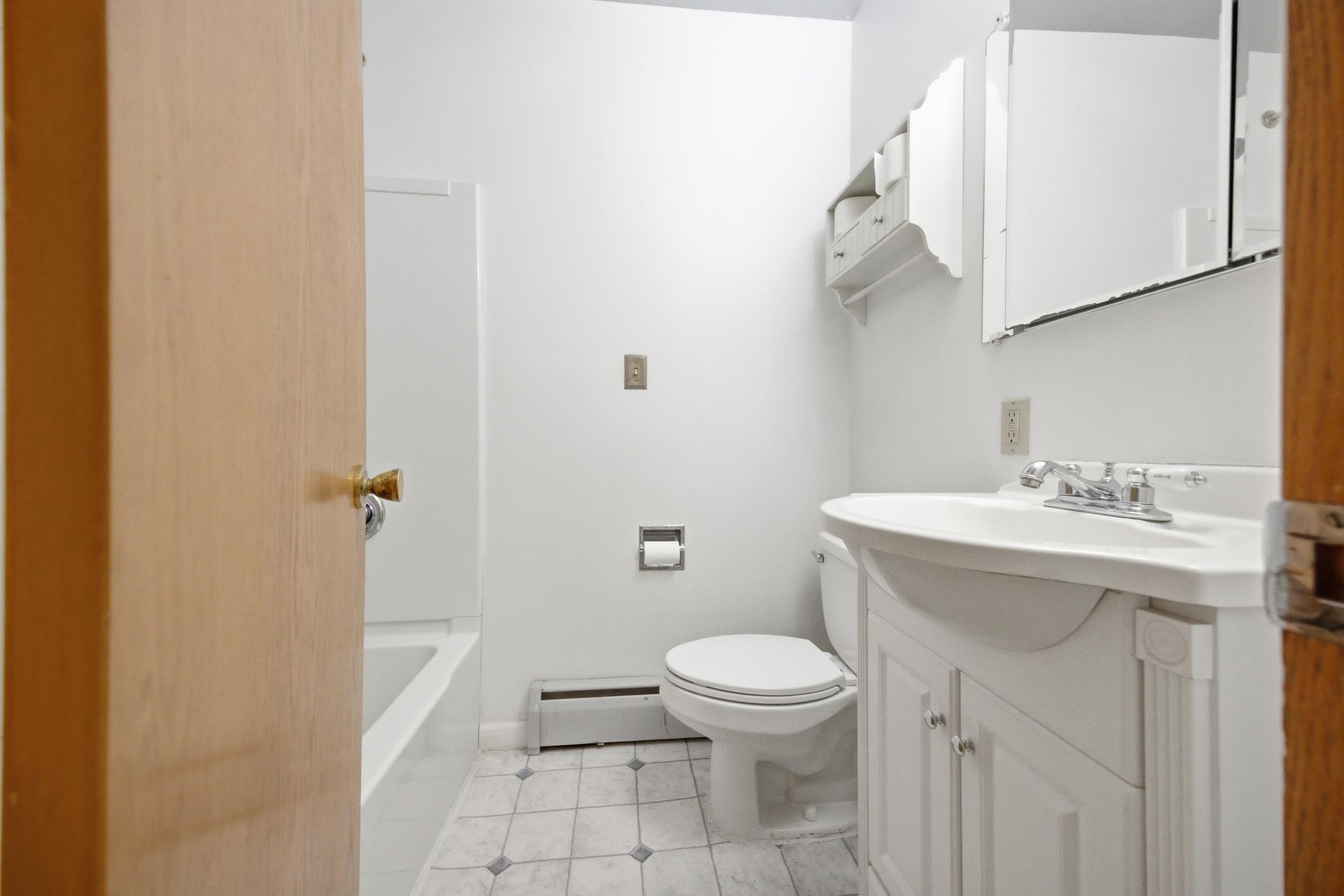 1960 single family home for sale at 2934 10th Street N in Fargo, ND — 4 bed, 2 bath (photo 16 of 53)