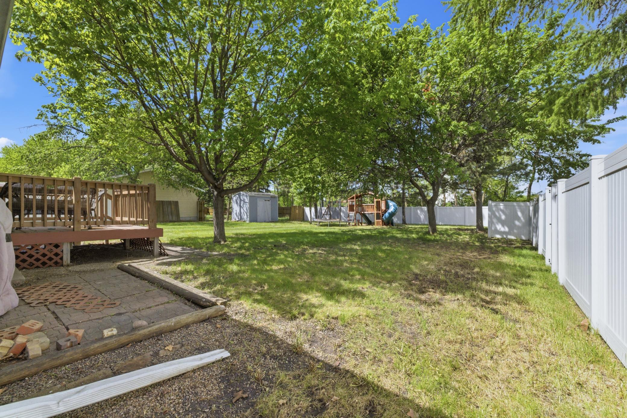 1960 single family home for sale at 2934 10th Street N in Fargo, ND — 4 bed, 2 bath (photo 4 of 53)