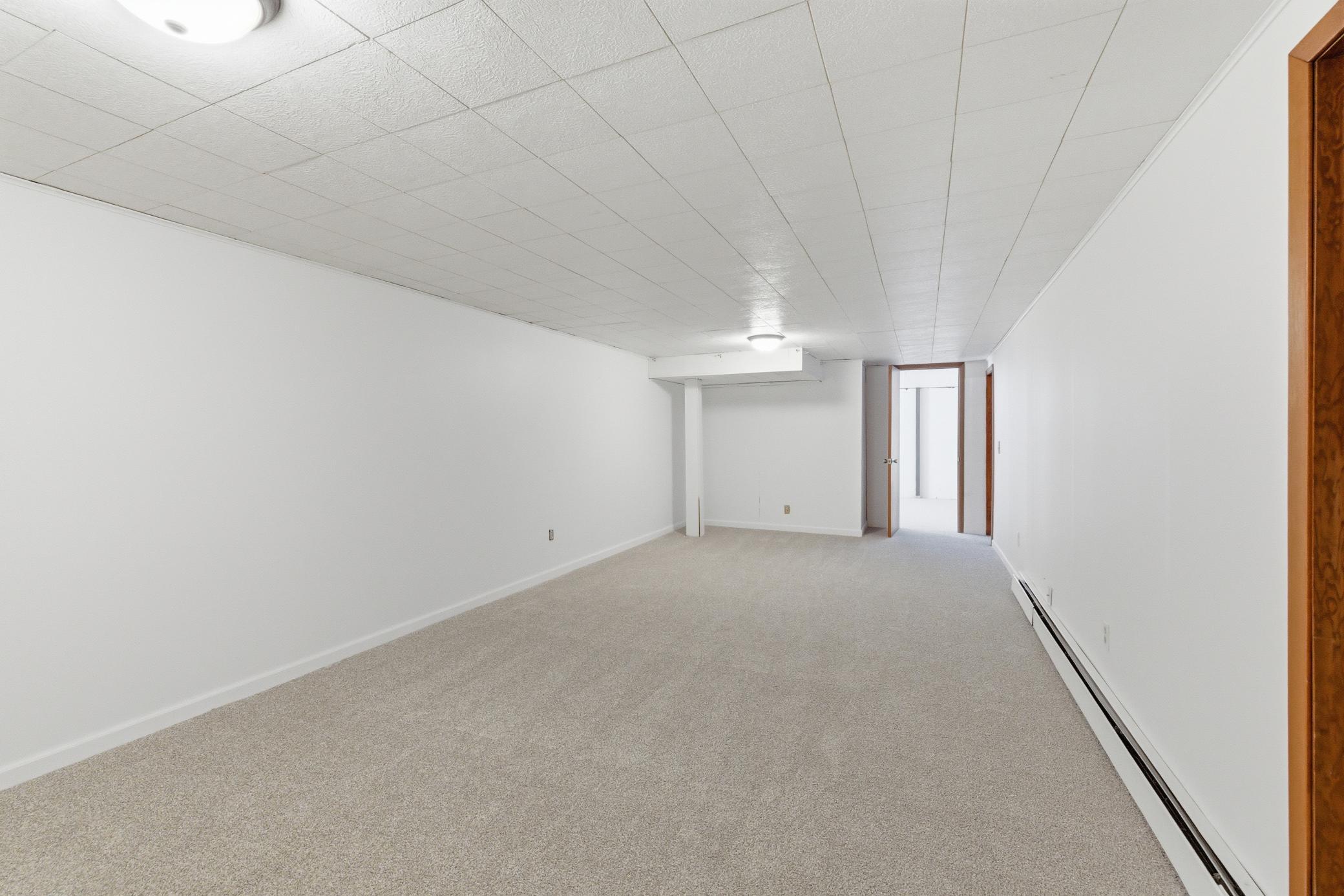 1960 single family home for sale at 2934 10th Street N in Fargo, ND — 4 bed, 2 bath (photo 34 of 53)
