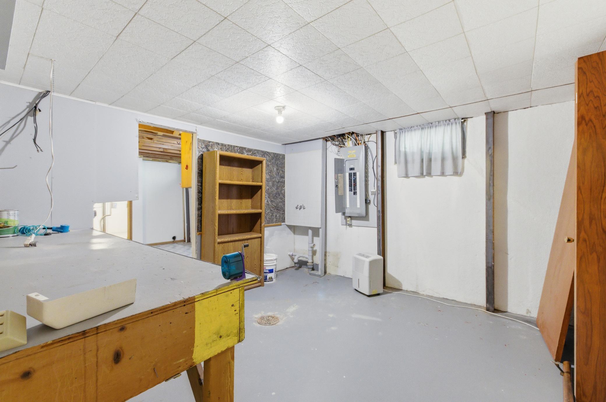 1960 single family home for sale at 2934 10th Street N in Fargo, ND — 4 bed, 2 bath (photo 35 of 53)