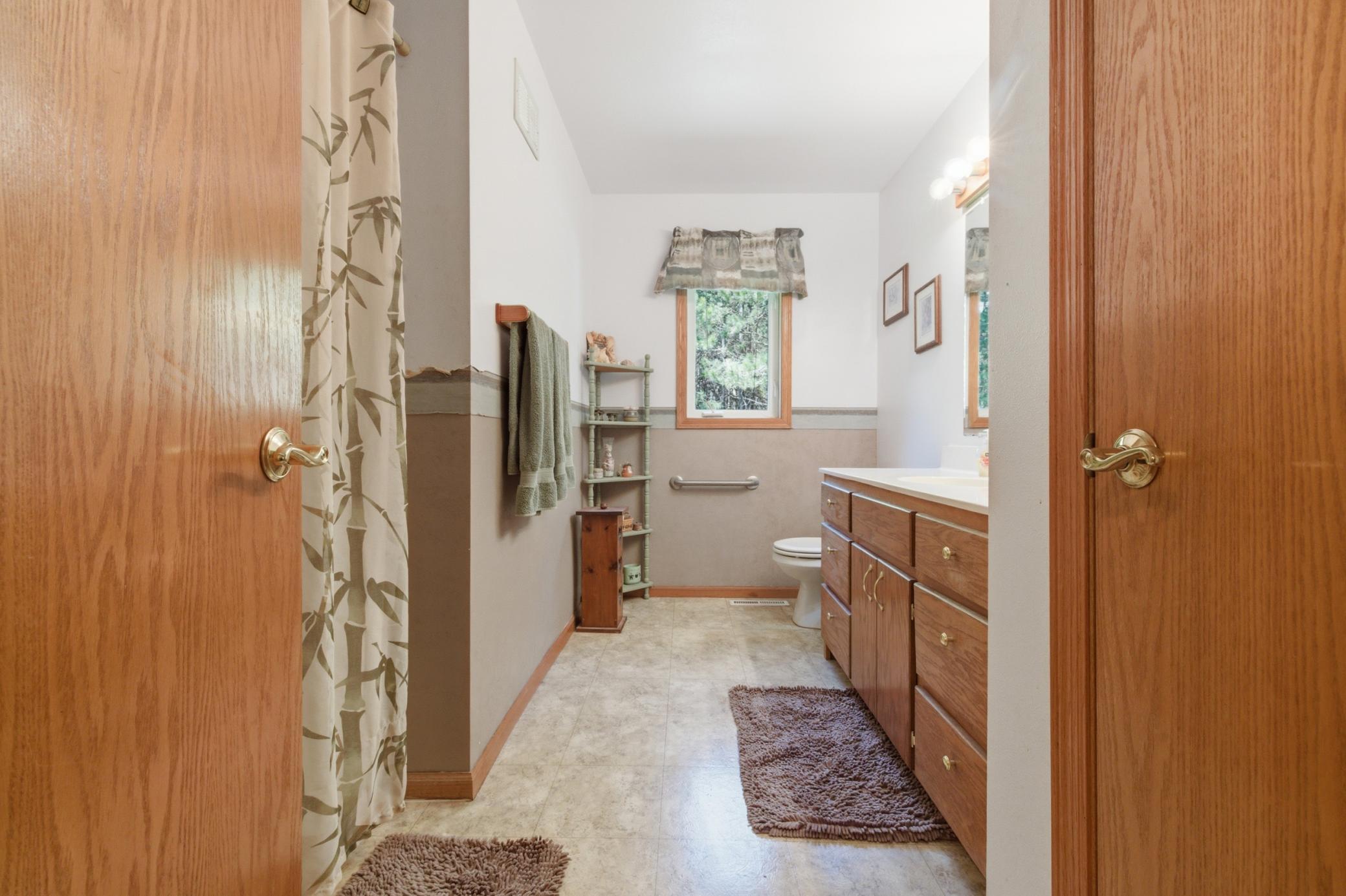 2000 single family home for sale at 1552 Harrison Drive SW in Brainerd, MN — 4 bed, 3 bath (photo 14 of 38)