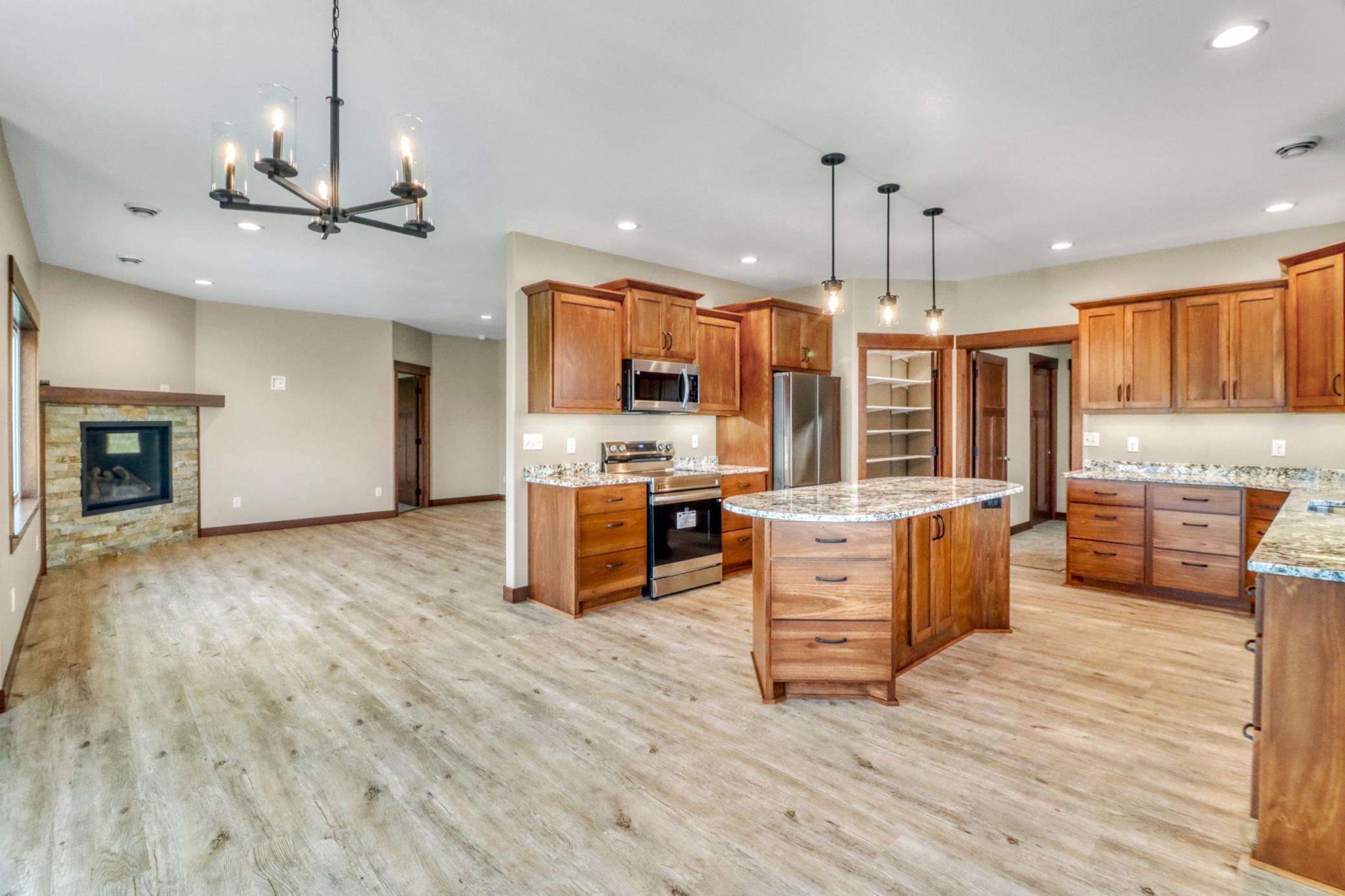 2023 twin home for sale at 830 Lake Forest Circle in Detroit Lakes, MN — 2 bed, 2 bath (photo 19 of 43)