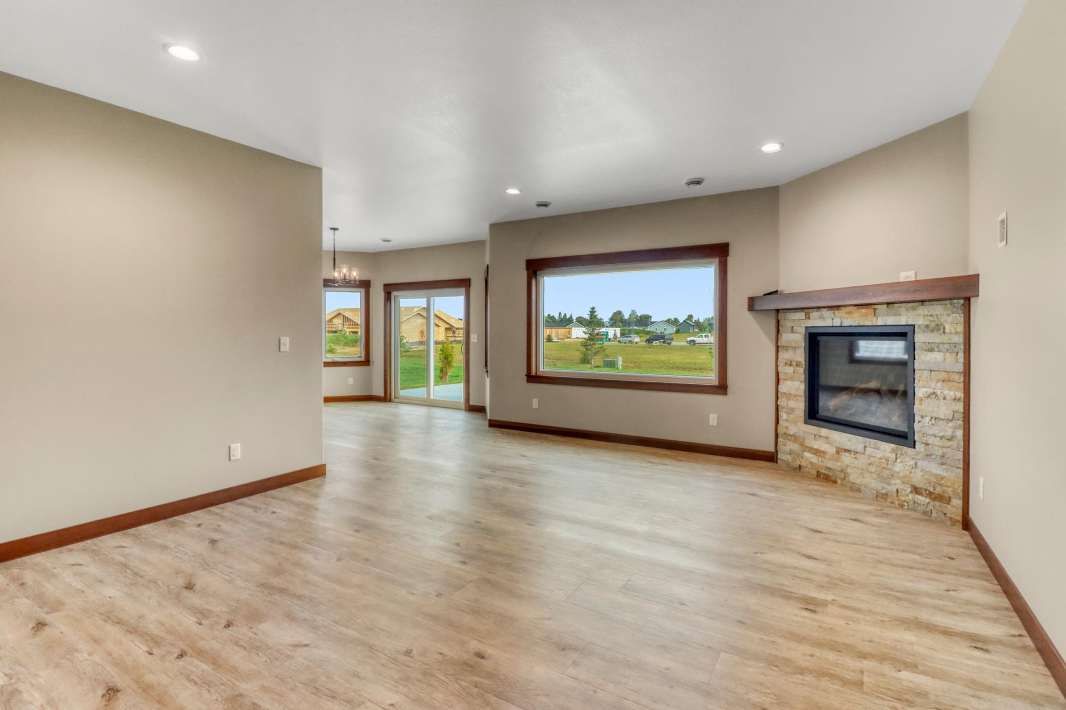 2023 twin home for sale at 830 Lake Forest Circle in Detroit Lakes, MN — 2 bed, 2 bath (photo 22 of 43)