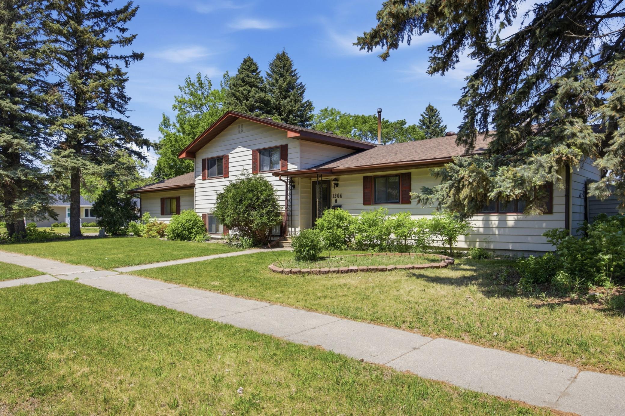 1304 26th Avenue S, Moorhead MN 56560 - Photo 2 of 26