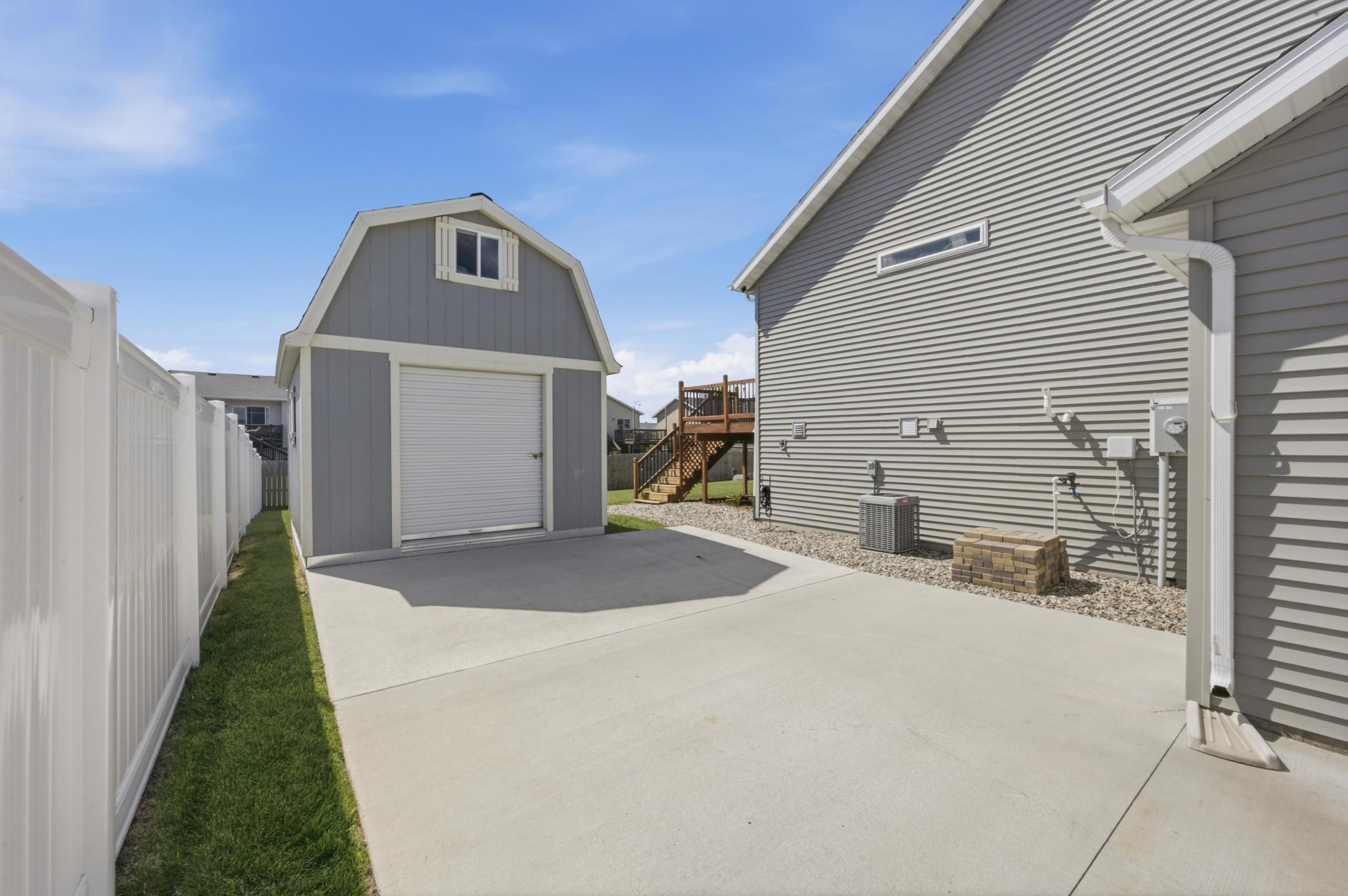 2016 single family home for sale at 4419 17th Street S in Moorhead, MN — 3 bed, 3 bath (photo 2 of 48)