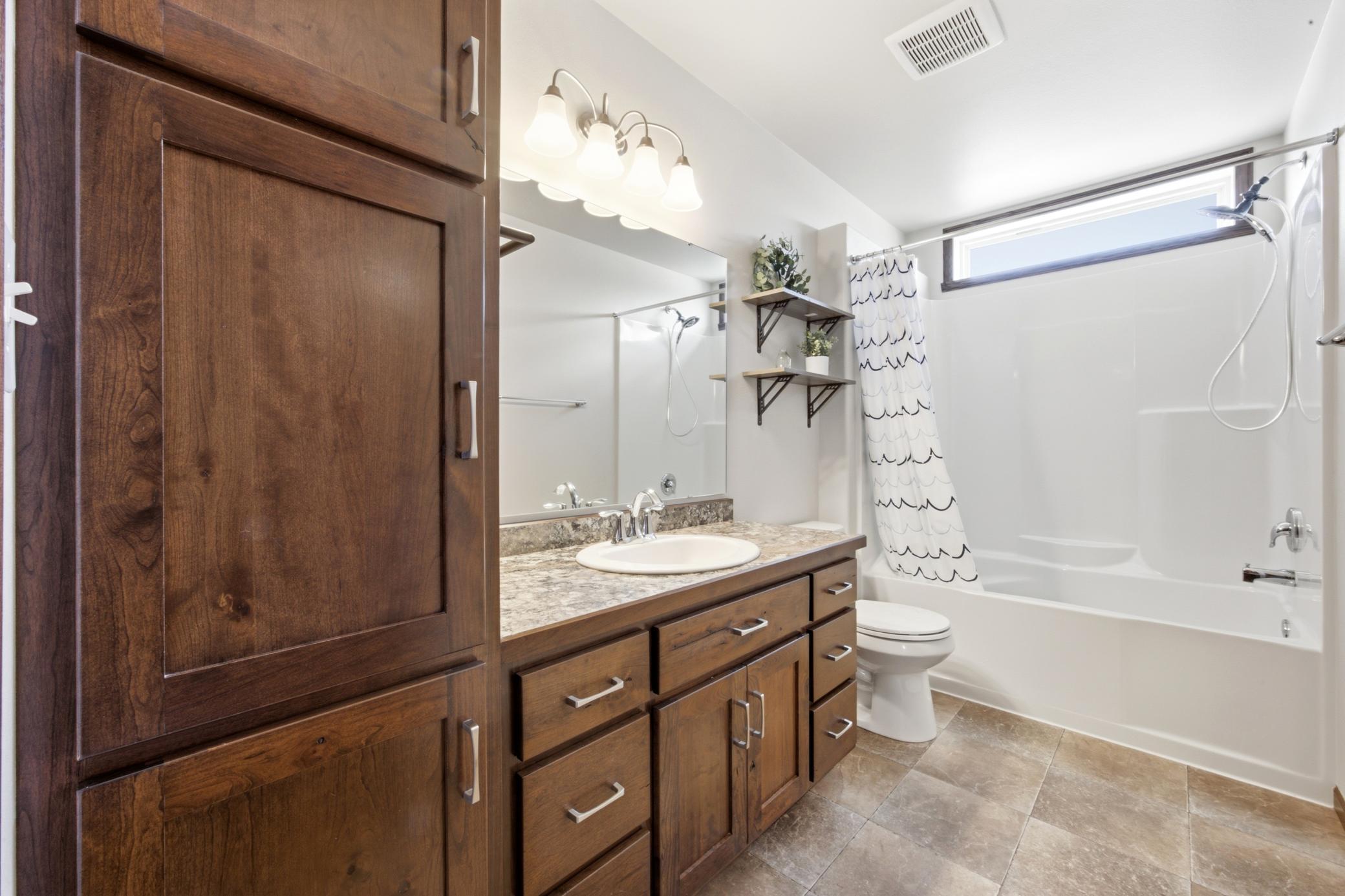 2016 single family home for sale at 4419 17th Street S in Moorhead, MN — 3 bed, 3 bath (photo 30 of 48)