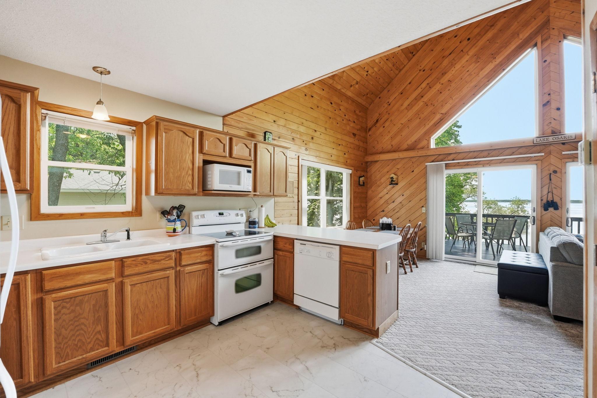 1999 single family home for sale at 2617 Lake Street E in Osakis, MN — 2 bed, 2 bath (photo 14 of 41)