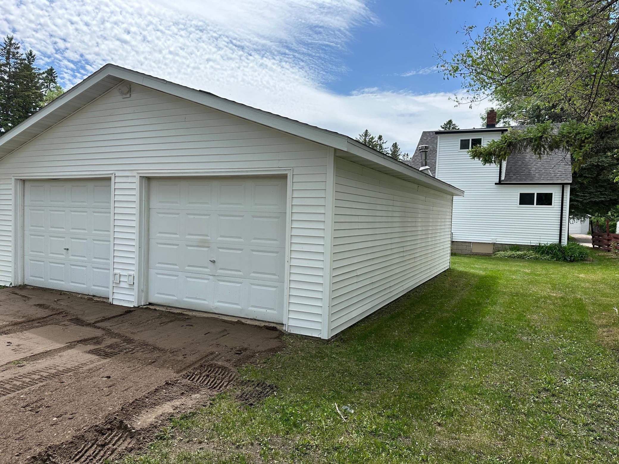1940 single family home for sale at 922 Tindolph Avenue S in Thief River Falls, MN — 2 bed, 1 bath (photo 12 of 17)