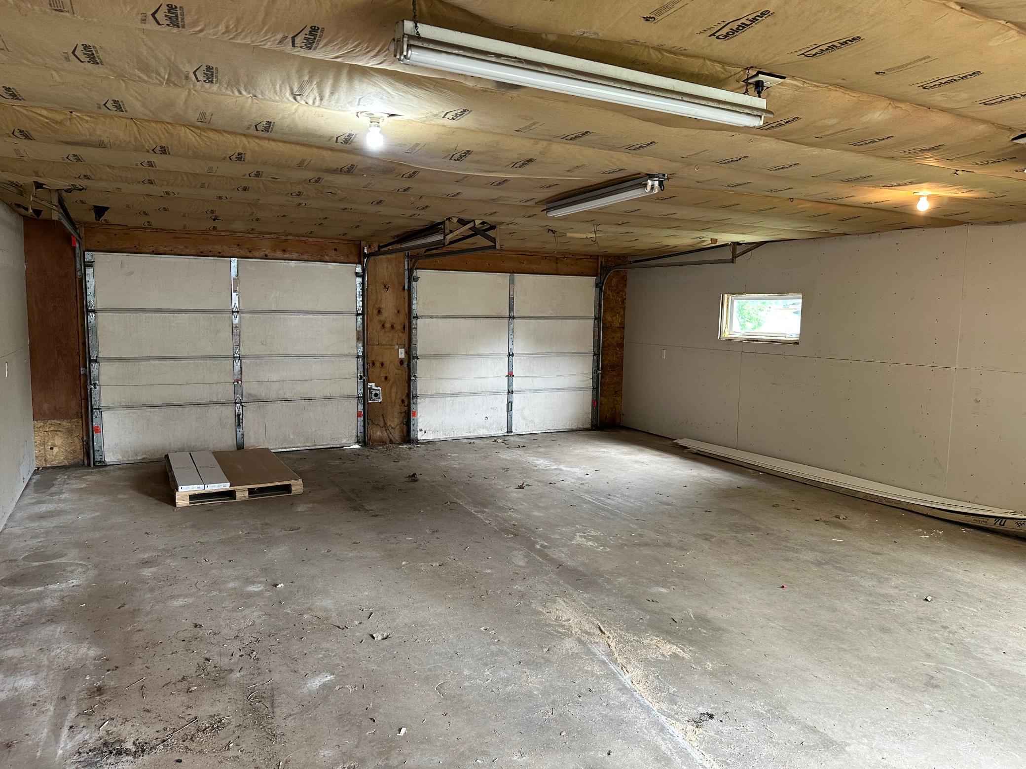 1940 single family home for sale at 922 Tindolph Avenue S in Thief River Falls, MN — 2 bed, 1 bath (photo 14 of 17)