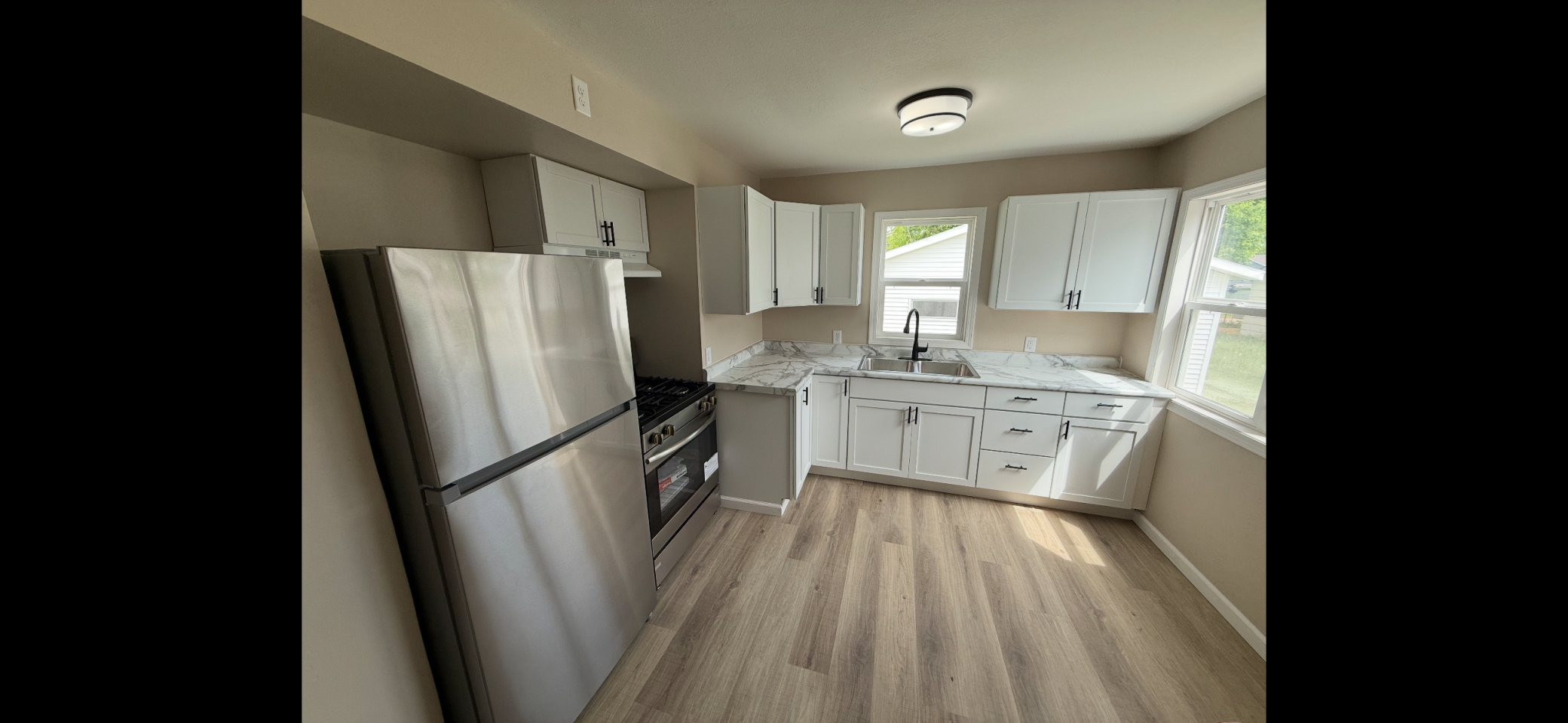 1940 single family home for sale at 922 Tindolph Avenue S in Thief River Falls, MN — 2 bed, 1 bath (photo 4 of 17)