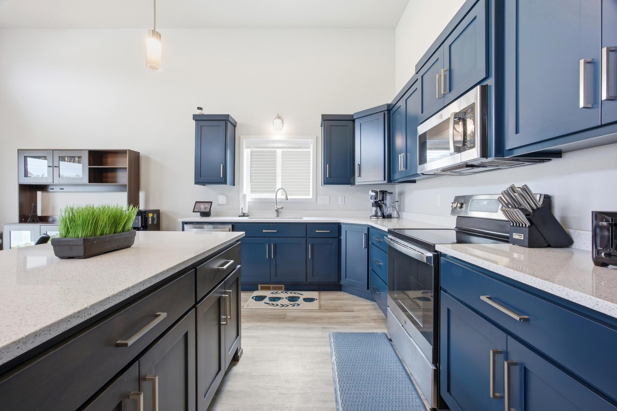 2023 single family home for sale at 6031 8th Street W in West Fargo, ND — 3 bed, 2 bath (photo 11 of 32)