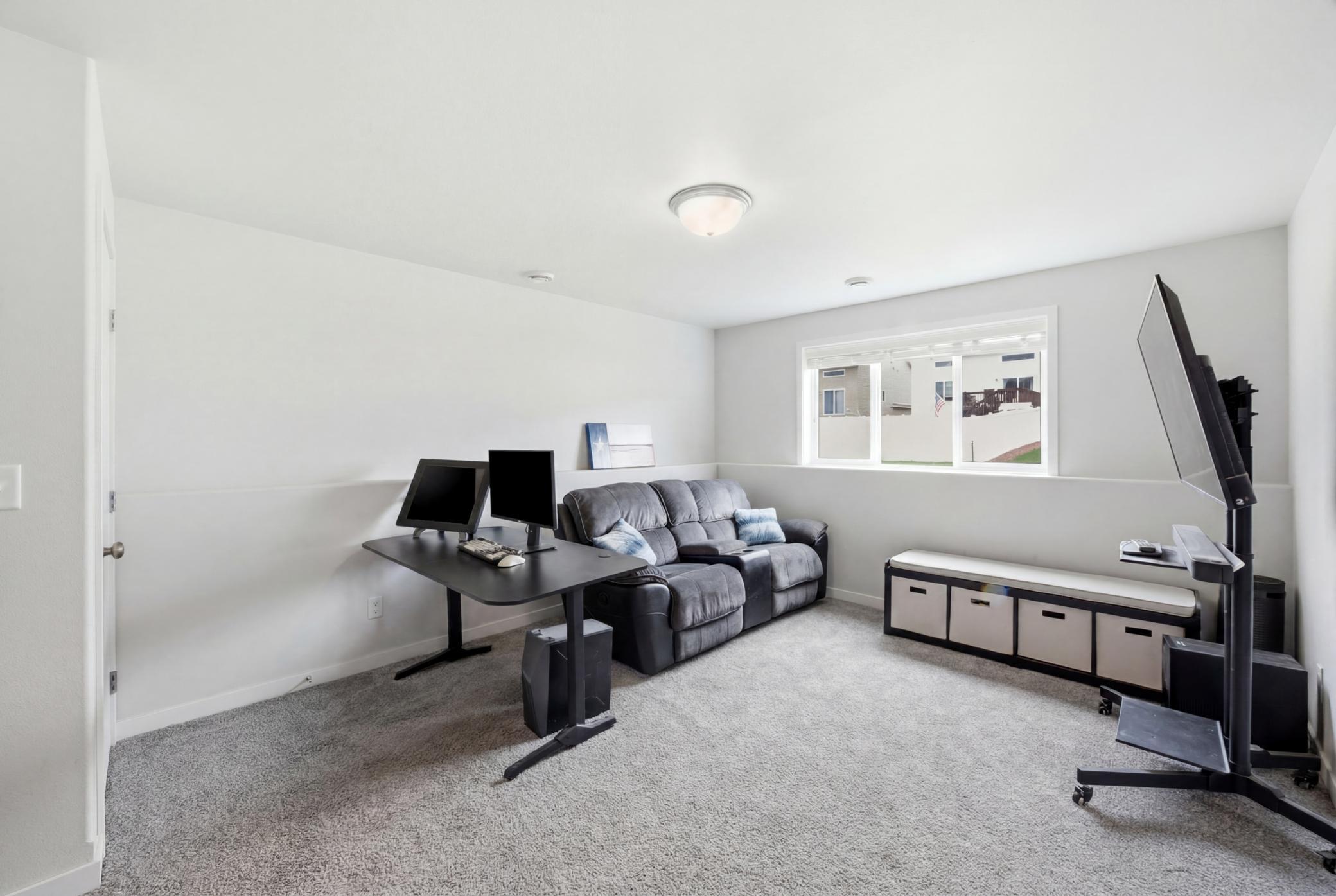 2023 single family home for sale at 6031 8th Street W in West Fargo, ND — 3 bed, 2 bath (photo 24 of 32)