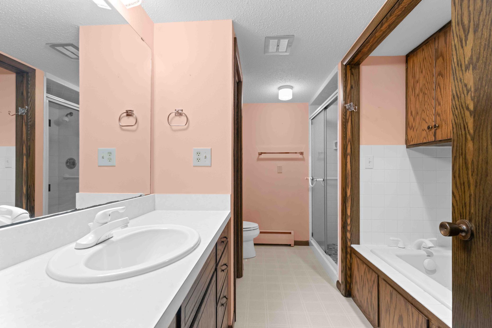 1970 single family home for sale at 501 23rd Avenue S in Fargo, ND — 5 bed, 3 bath (photo 43 of 49)