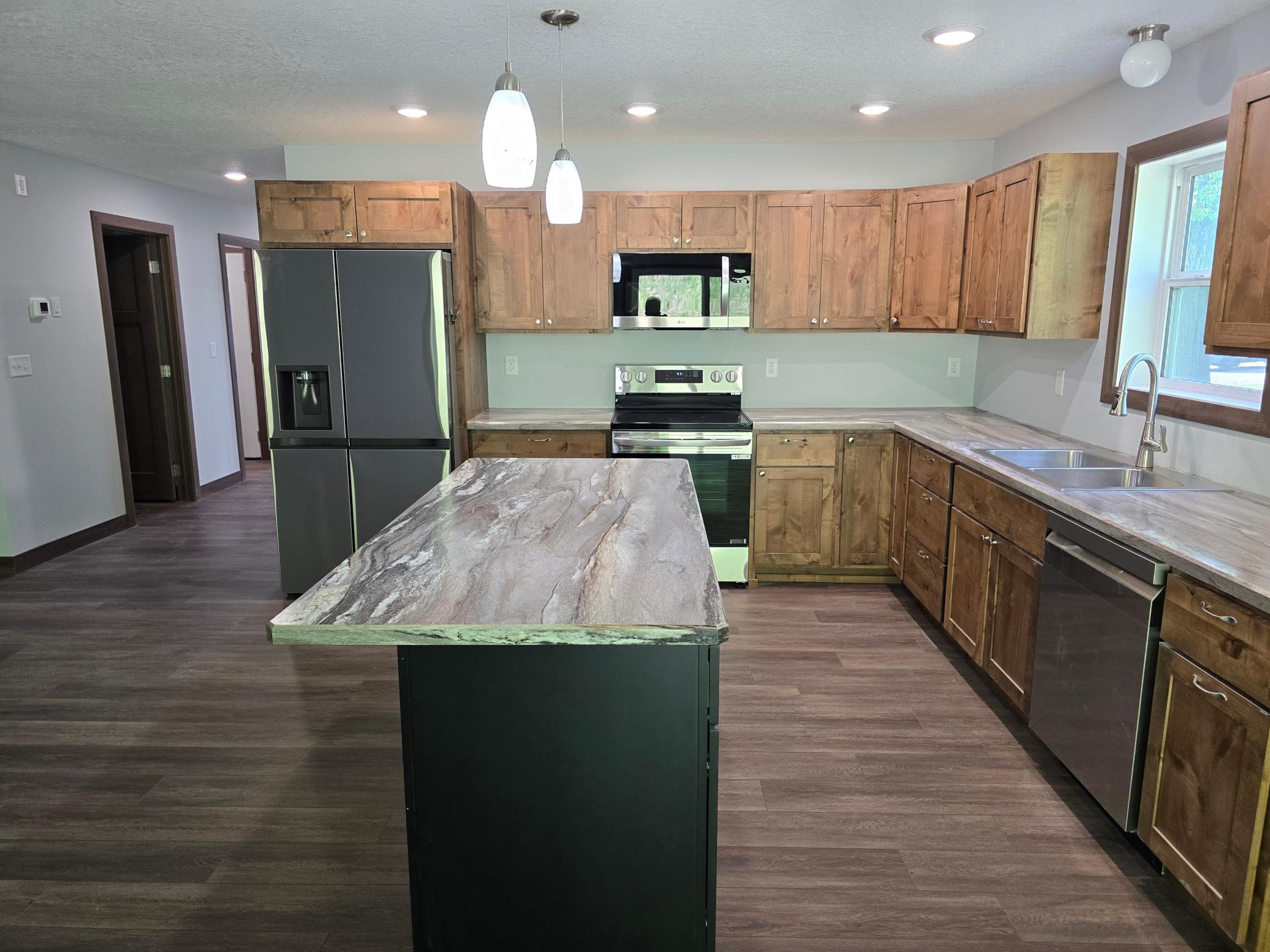 2025 townhouse for sale at 1475 Michigan Avenue in Detroit Lakes, MN — 3 bed, 2 bath (photo 4 of 15)