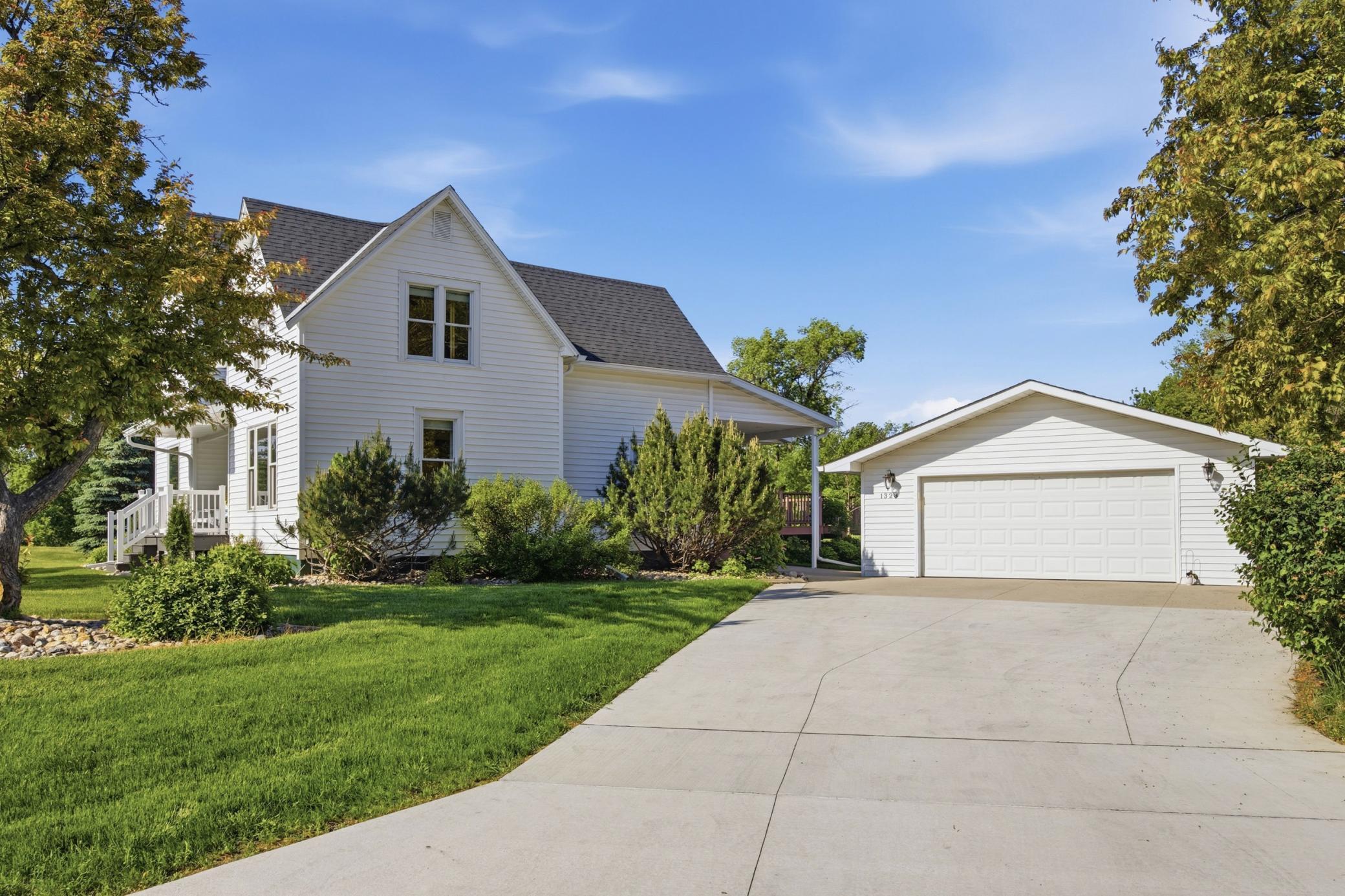 1323 S River Drive, Moorhead MN 56560 - Photo 3 of 58