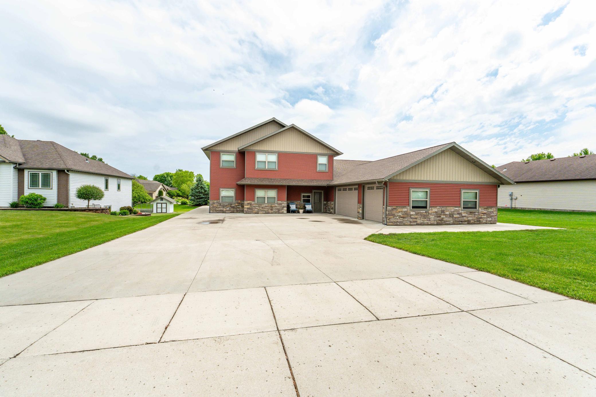 2015 single family home for sale at 1506 Viking Court in Fergus Falls, MN — 5 bed, 4 bath (photo 2 of 80)