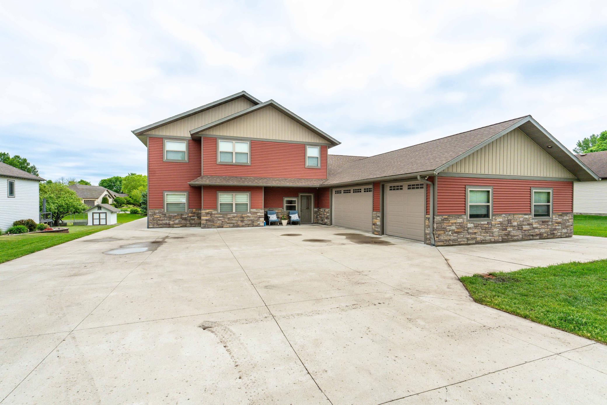 2015 single family home for sale at 1506 Viking Court in Fergus Falls, MN — 5 bed, 4 bath (photo 13 of 80)