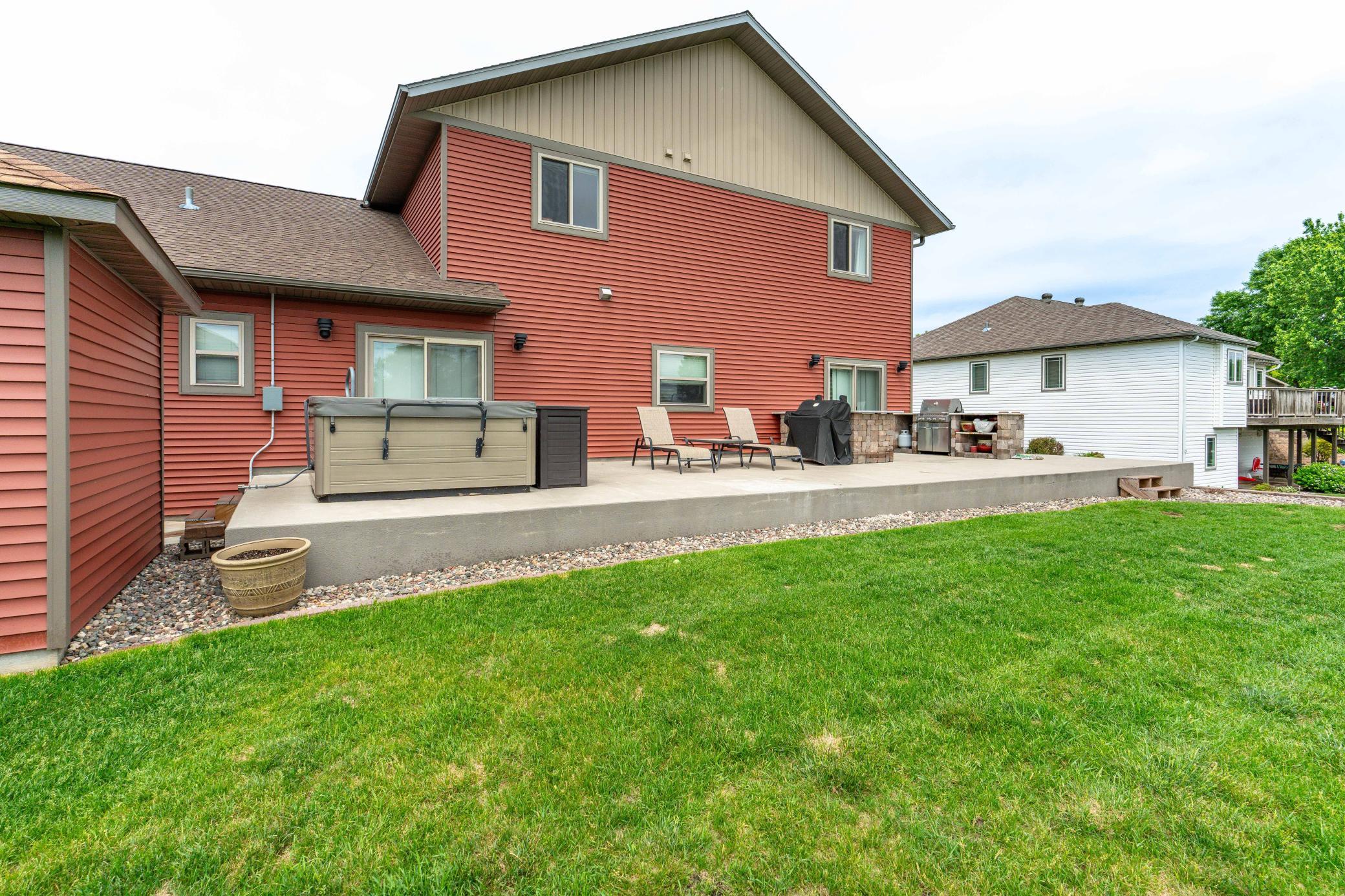 2015 single family home for sale at 1506 Viking Court in Fergus Falls, MN — 5 bed, 4 bath (photo 6 of 80)