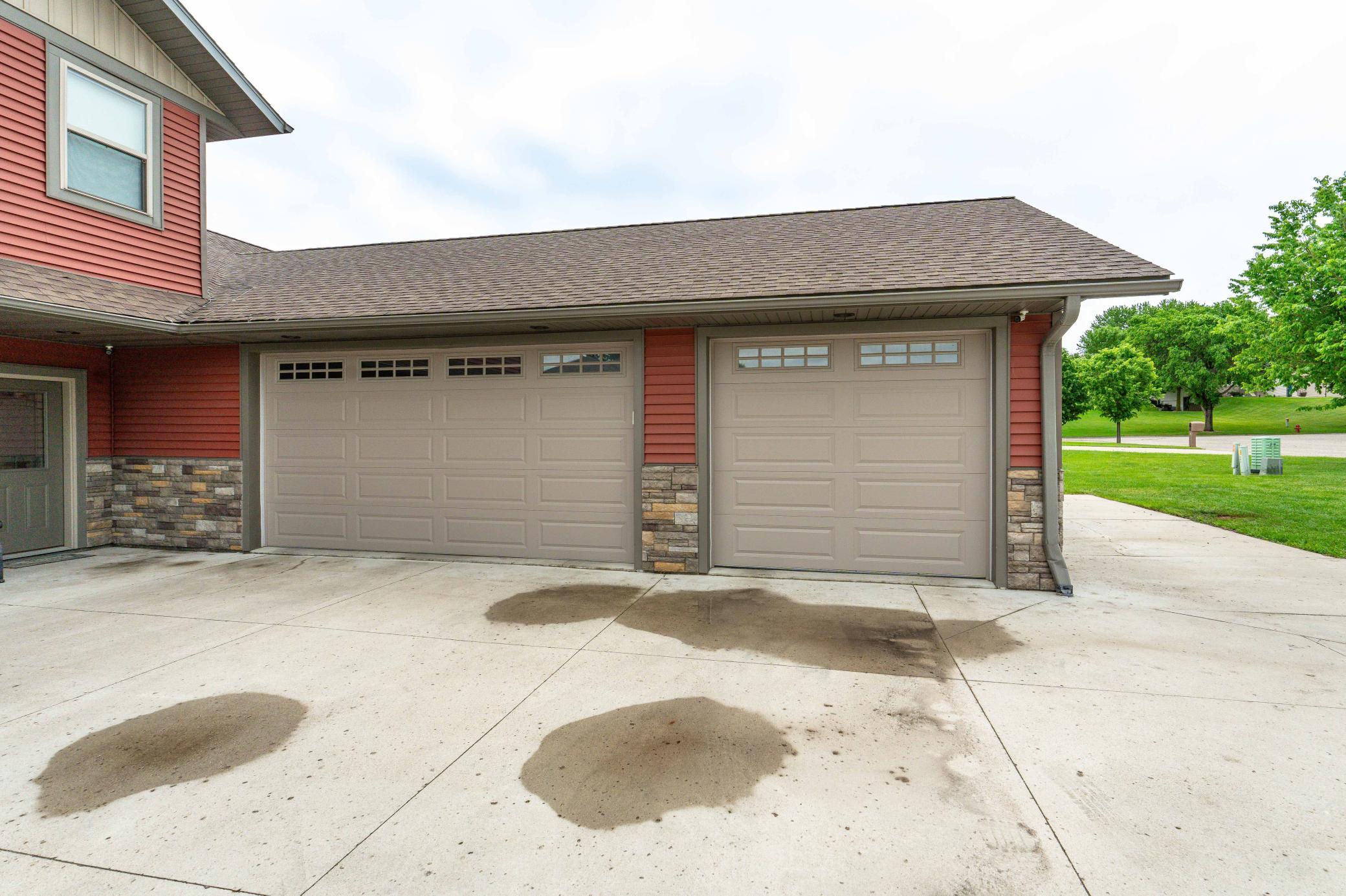 2015 single family home for sale at 1506 Viking Court in Fergus Falls, MN — 5 bed, 4 bath (photo 65 of 80)