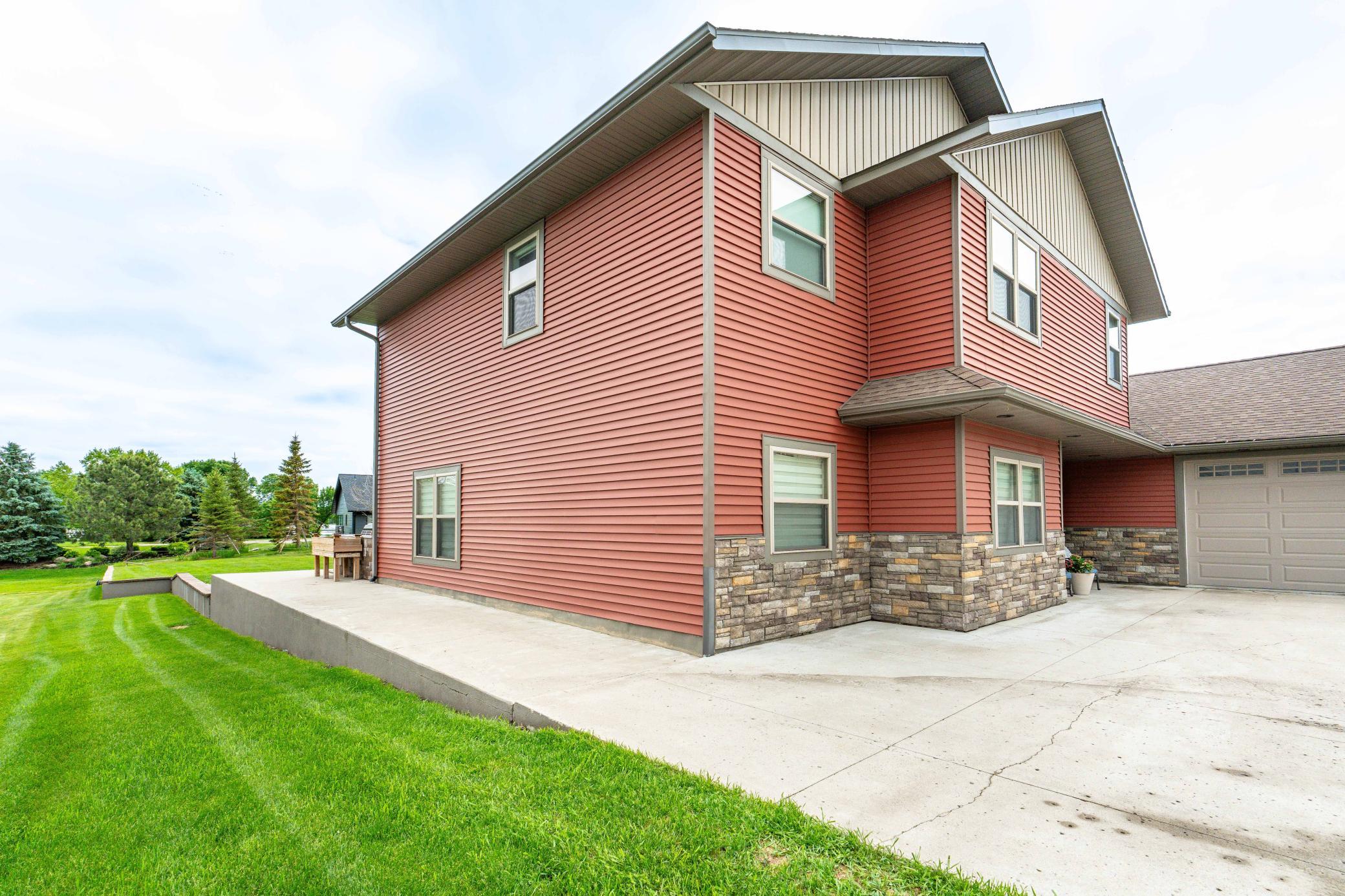 2015 single family home for sale at 1506 Viking Court in Fergus Falls, MN — 5 bed, 4 bath (photo 10 of 80)