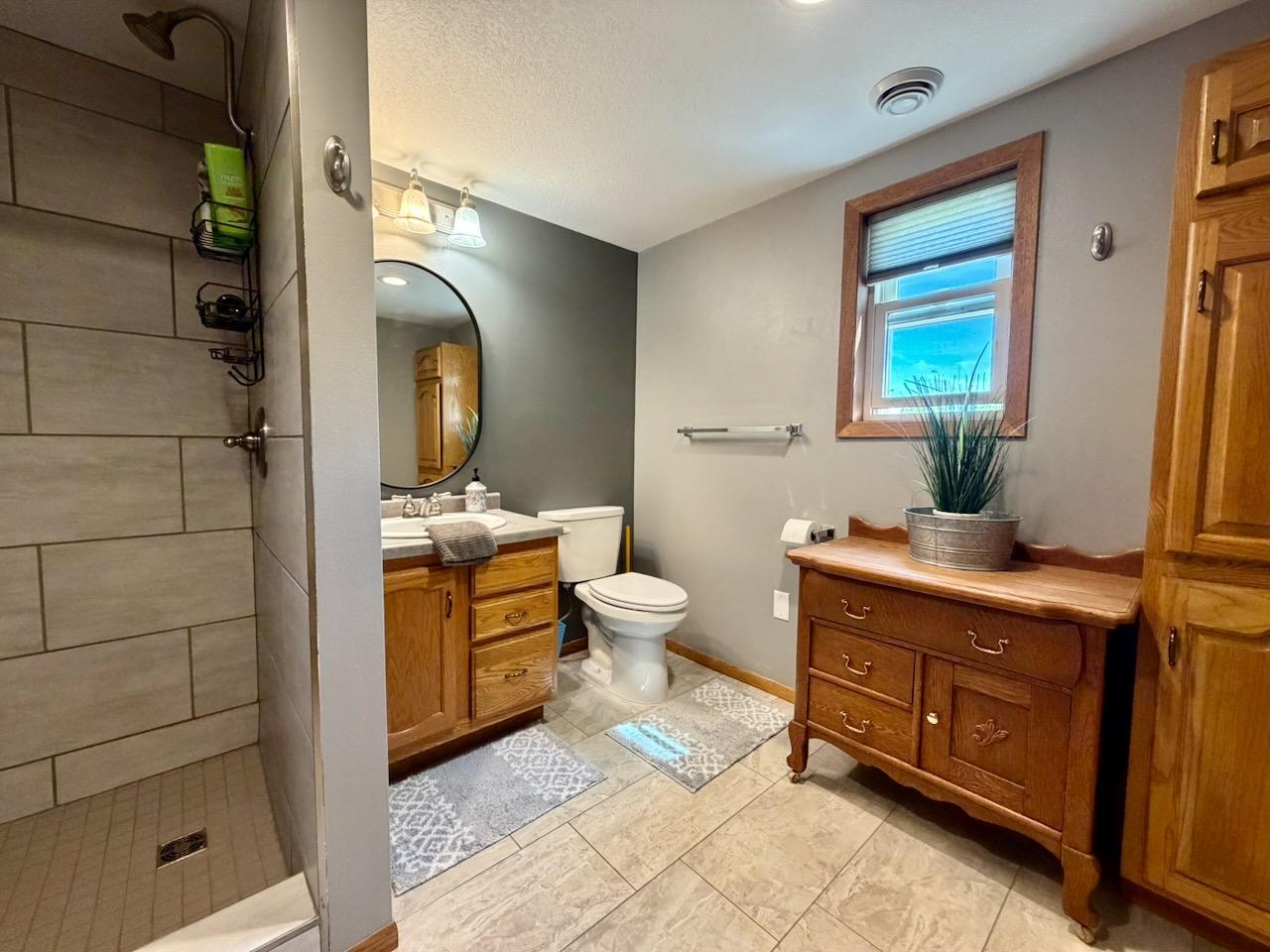1986 single family home for sale at 44662 County Highway 31 in Pelican Rapids, MN — 4 bed, 3 bath (photo 47 of 117)