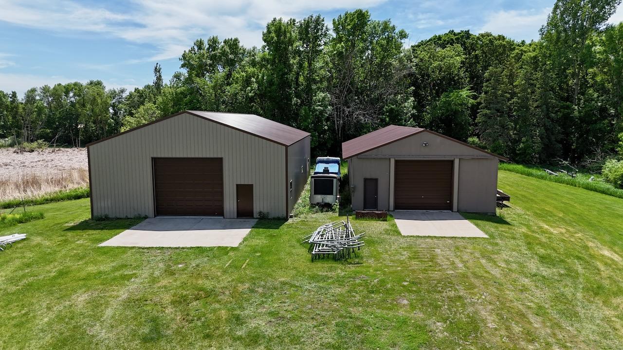 1986 single family home for sale at 44662 County Highway 31 in Pelican Rapids, MN — 4 bed, 3 bath (photo 9 of 117)