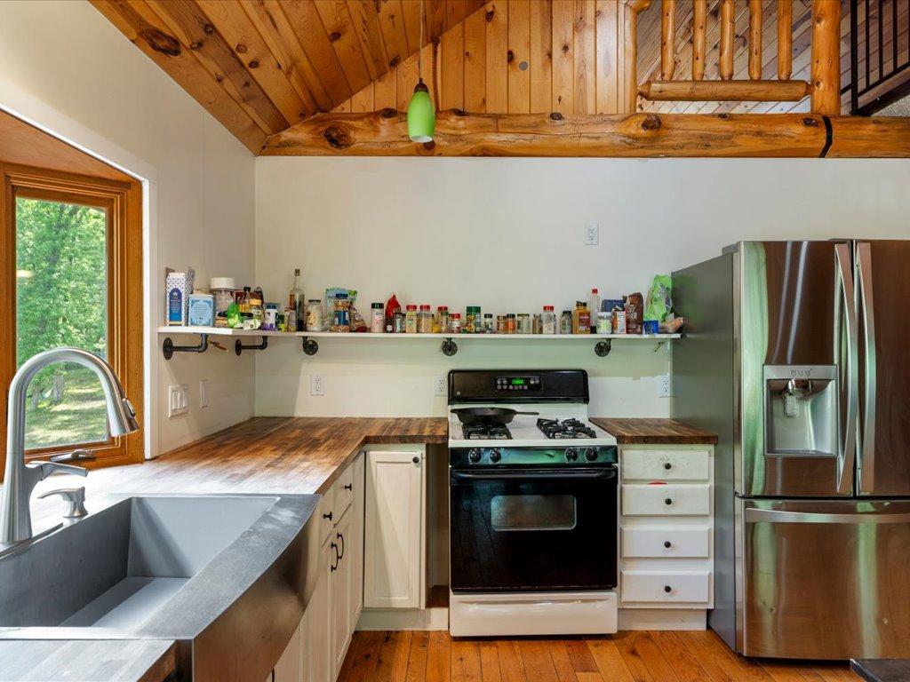 1997 single family home for sale at 42737 Blue Lane W in Emily, MN — 5 bed, 3 bath (photo 6 of 49)