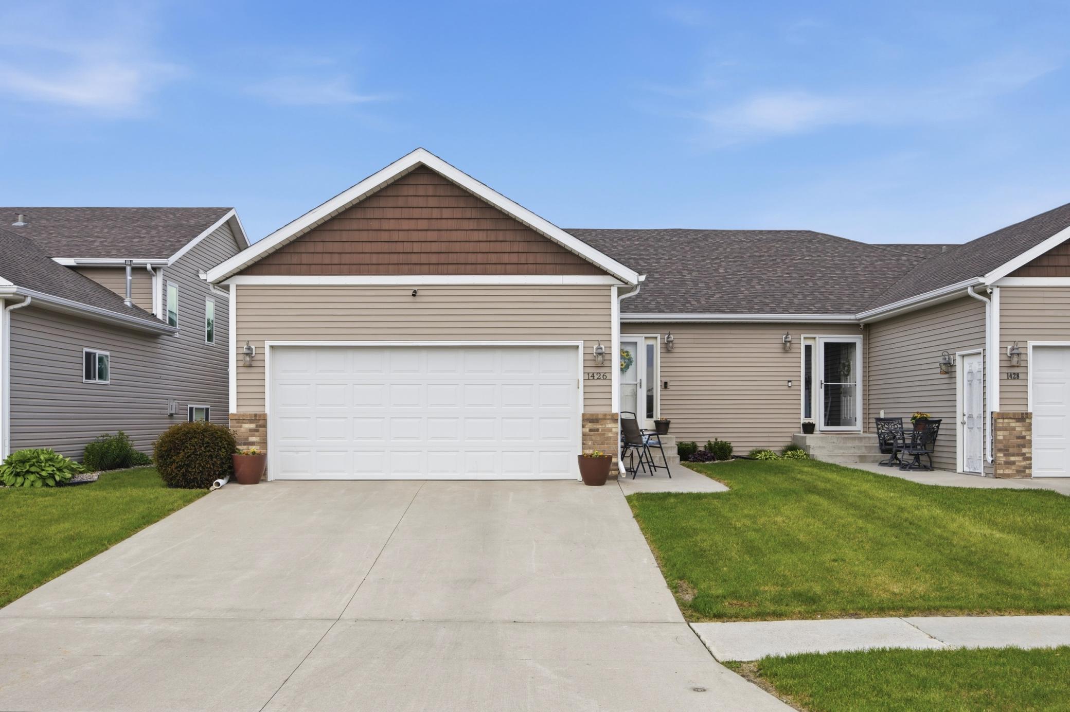 2015 twin home for sale at 1426 Goldenwood Drive in West Fargo, ND — 3 bed, 3 bath (photo 2 of 55)