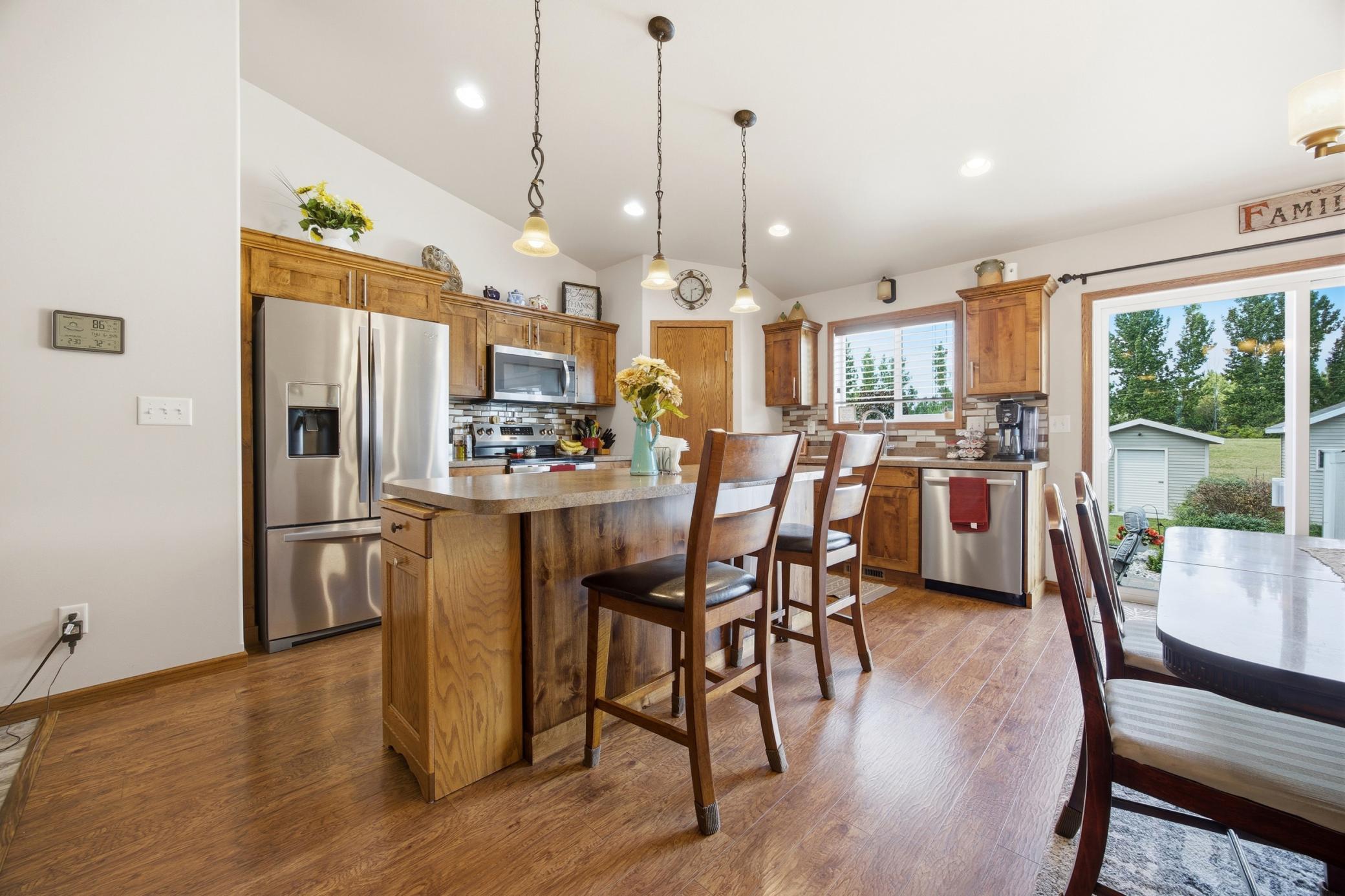 2015 twin home for sale at 1426 Goldenwood Drive in West Fargo, ND — 3 bed, 3 bath (photo 15 of 55)