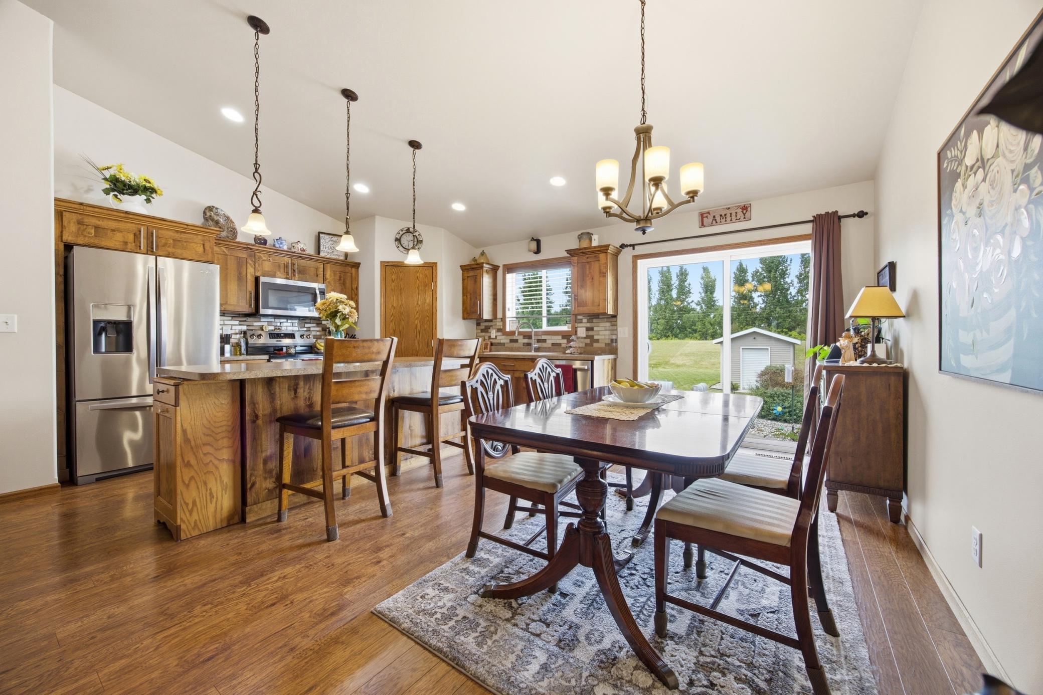 2015 twin home for sale at 1426 Goldenwood Drive in West Fargo, ND — 3 bed, 3 bath (photo 17 of 55)