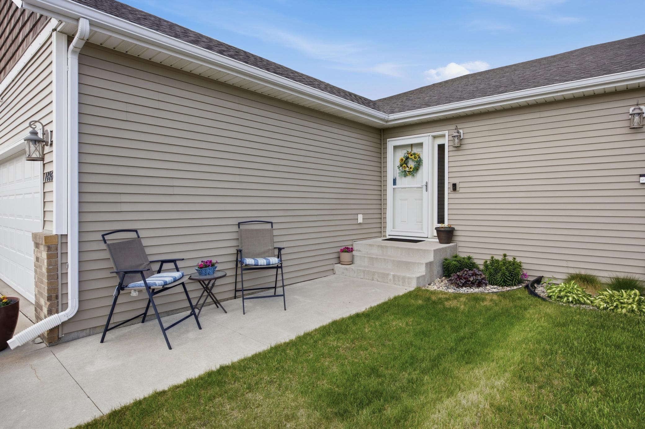 2015 twin home for sale at 1426 Goldenwood Drive in West Fargo, ND — 3 bed, 3 bath (photo 3 of 55)