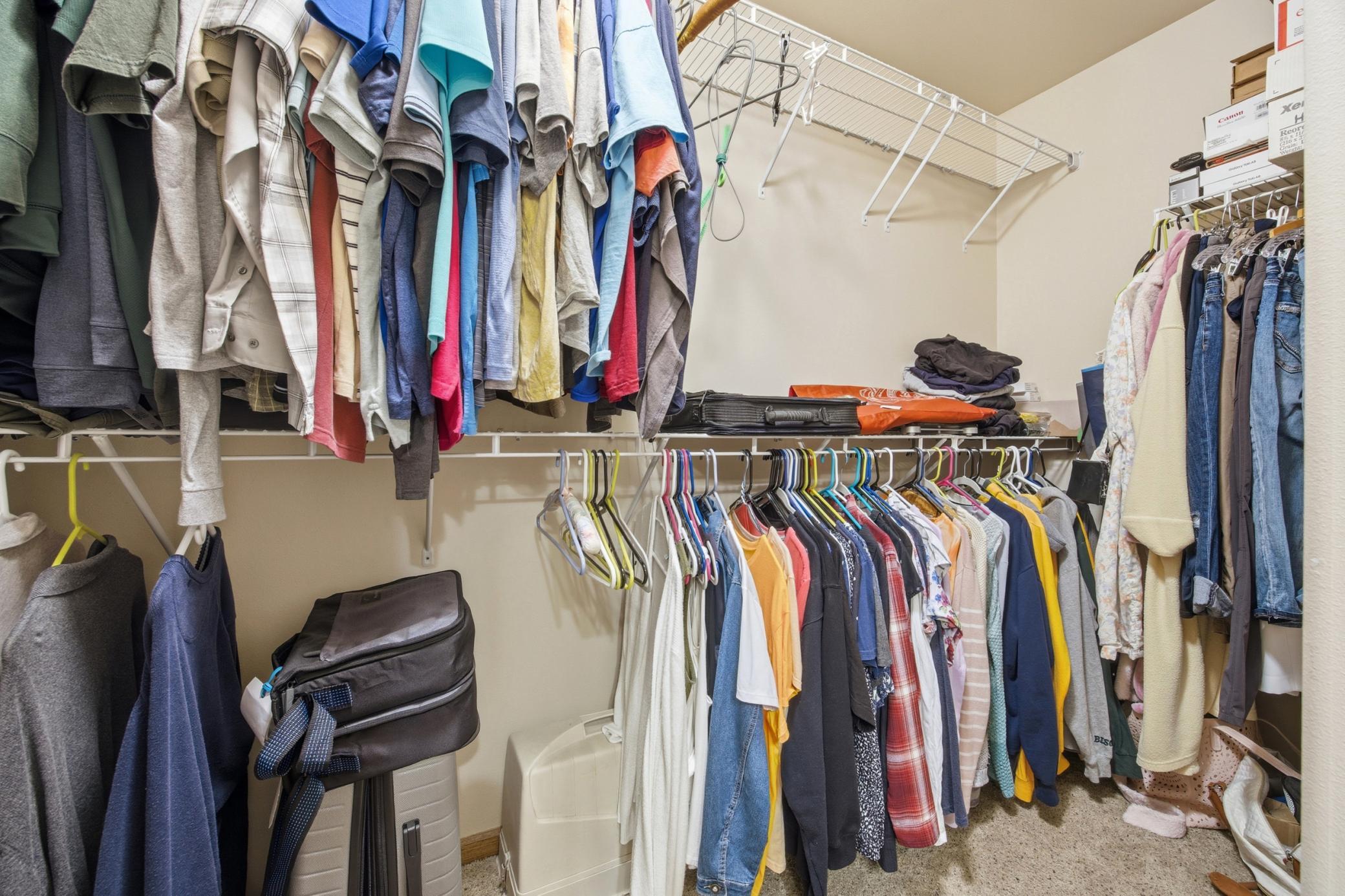 2015 twin home for sale at 1426 Goldenwood Drive in West Fargo, ND — 3 bed, 3 bath (photo 24 of 55)